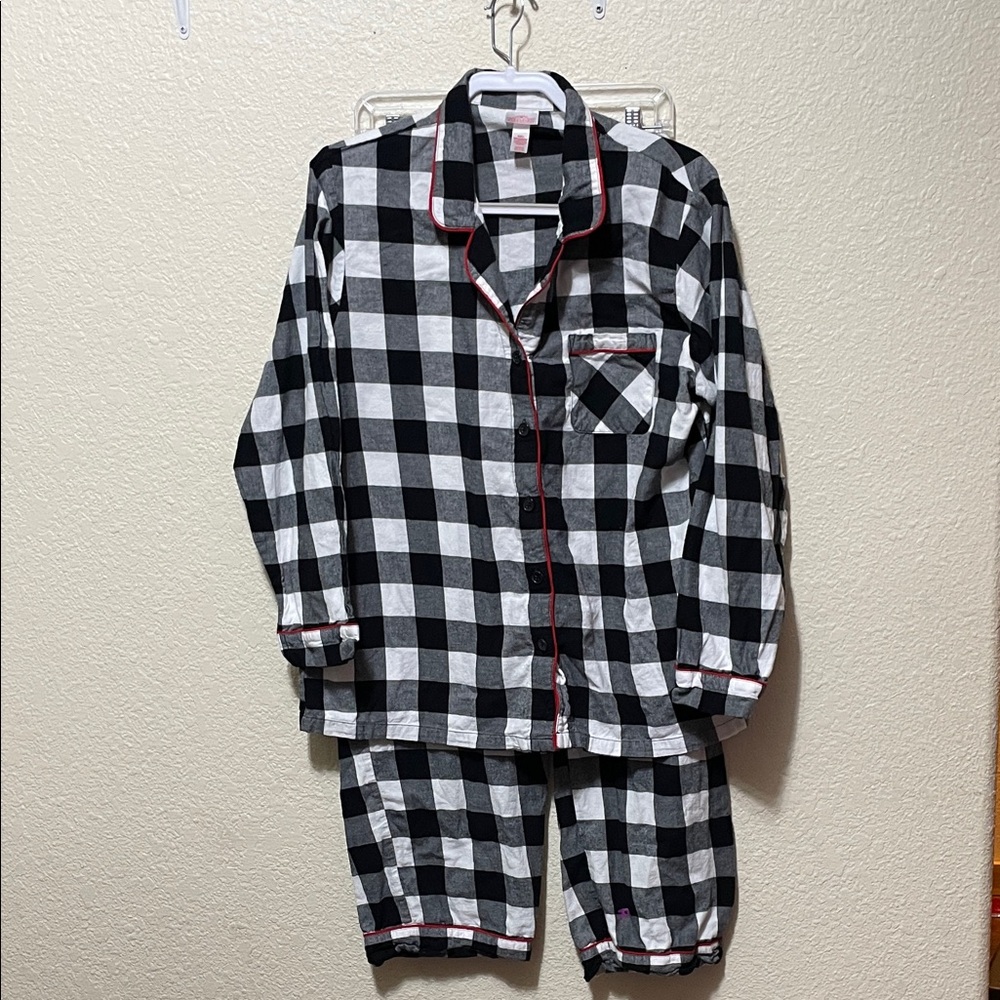 Wondershop Women's 2 Piece Buffalo Plaid Black And White PJs. Good Condition.
